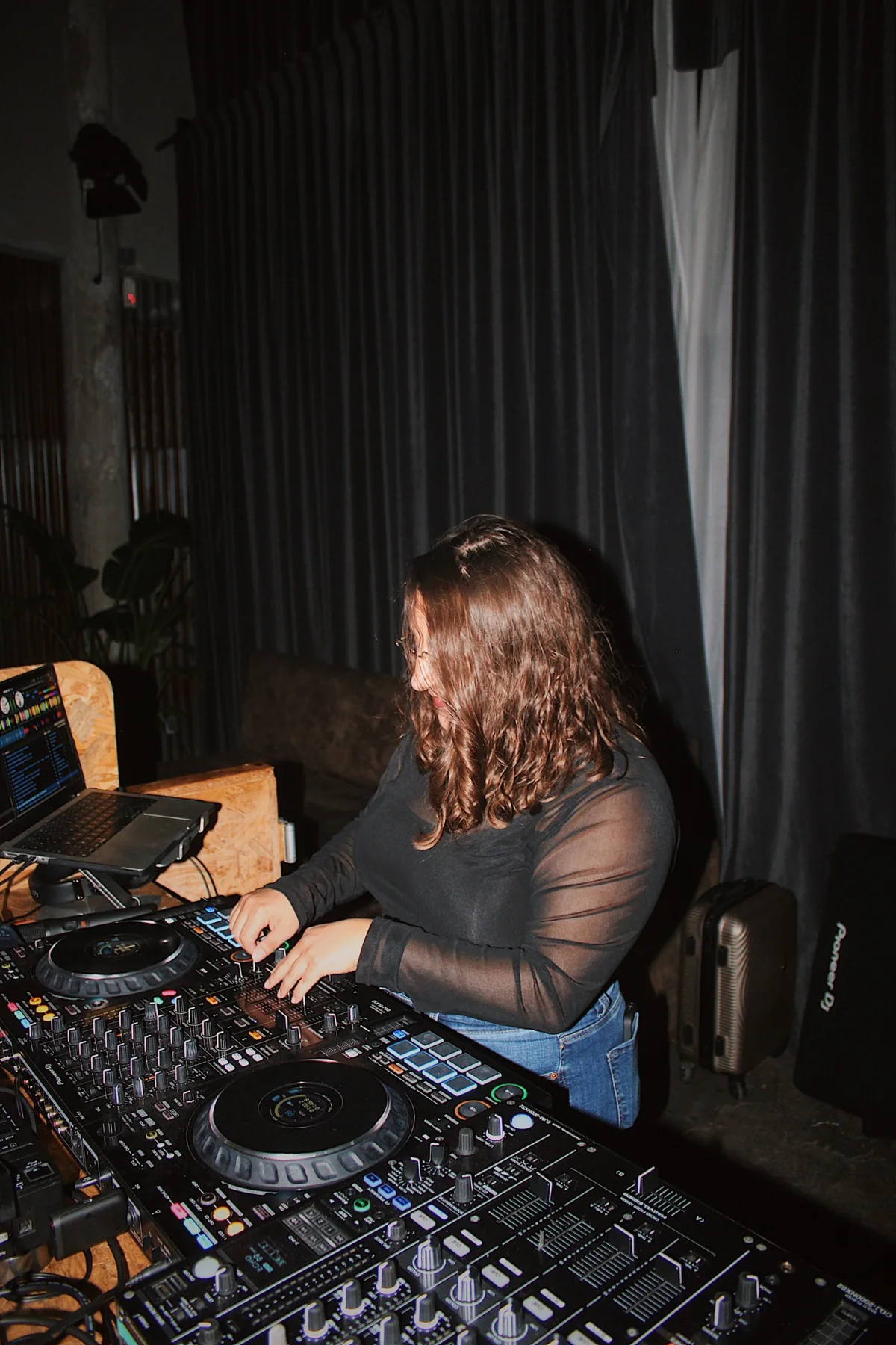 DJ JOYA en club